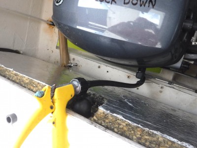 outboard lock down flush hose (16).JPG